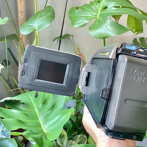 Panasonic PV-L352D Palmcorder VHS-C 700x Digital Zoom Camcorder UNTESTED - Picture 8 of 14